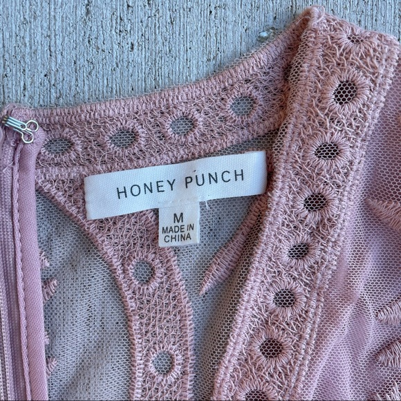Honey Punch pretty sexy deep v-neck pink blush lace romper shorts M - Picture 13 of 14